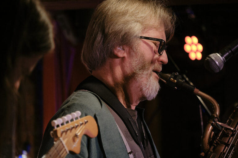 Pepa Päivinen Peacepipe is performing on the stage.