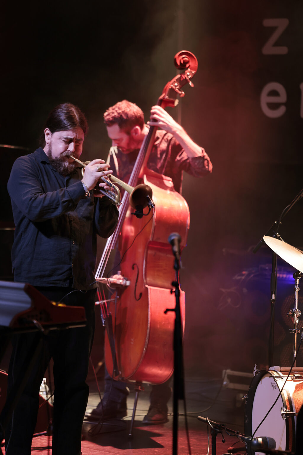 Goran Kajfeš Tropiques is performing on the stage.