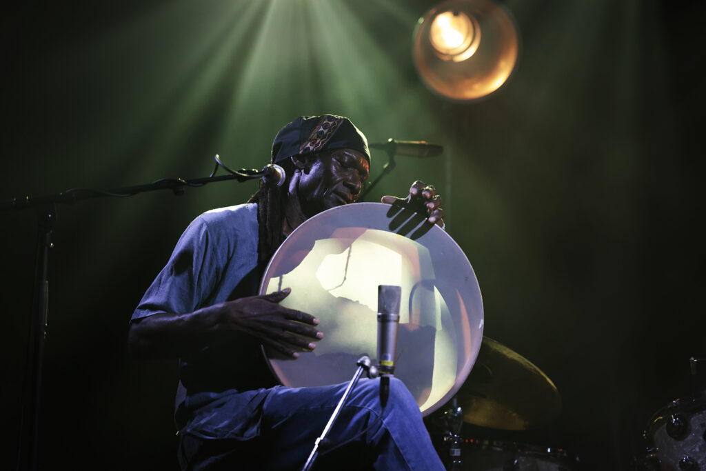 Hamid Drake, Kalle Kalima & Conny Bauer are performing on the stage.