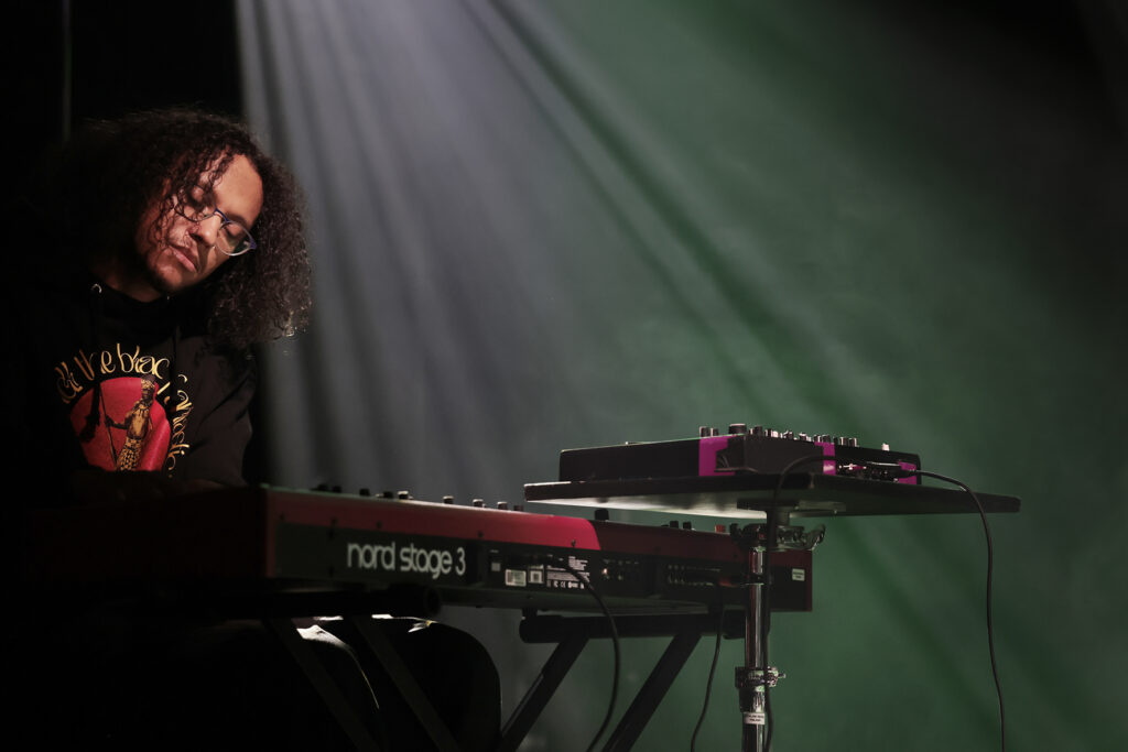 Tomoki Sanders is performing on the stage.