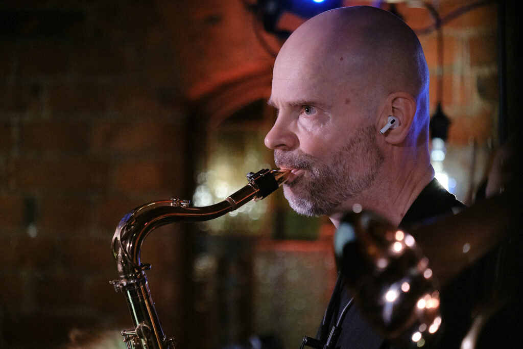 Olli Ahvenlahti New Quintet is performing on the stage.