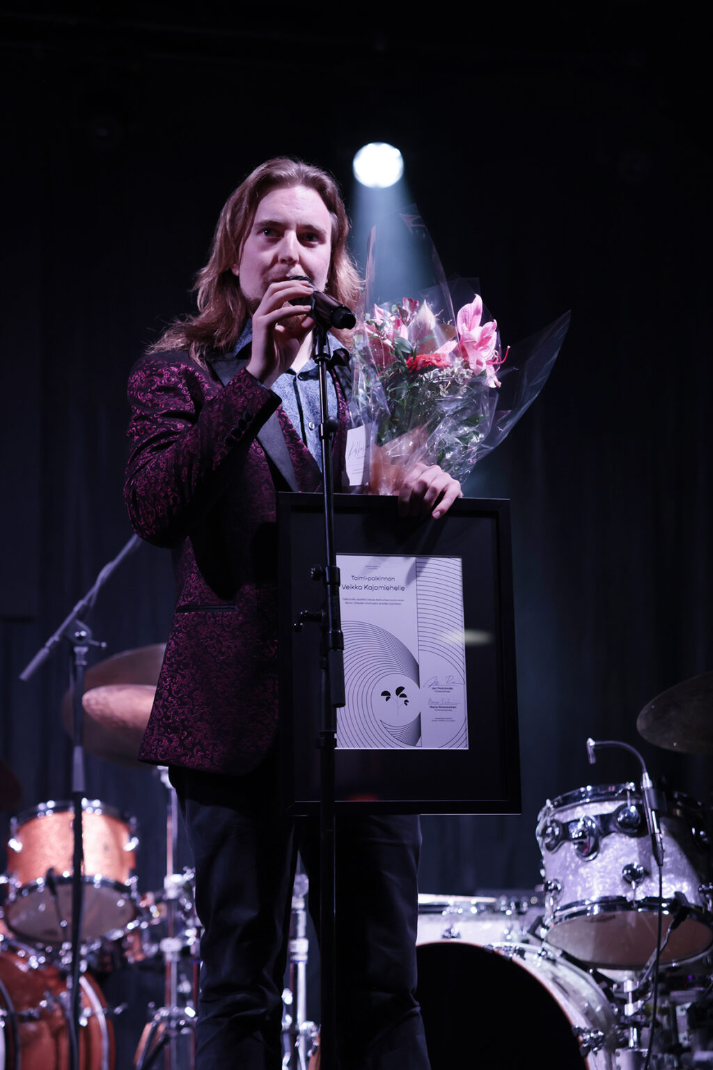 Veikka Kajamies is giving a thank-you speech.