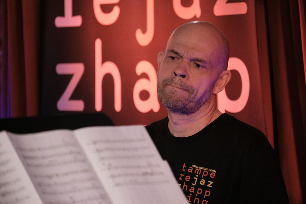 Pepa Päivinen Peacepipe is performing on the stage.