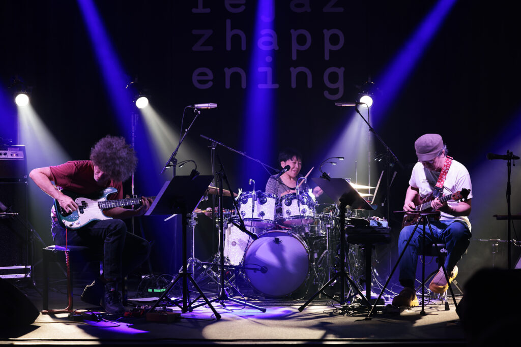 Ukiyoto is performing on the stage.