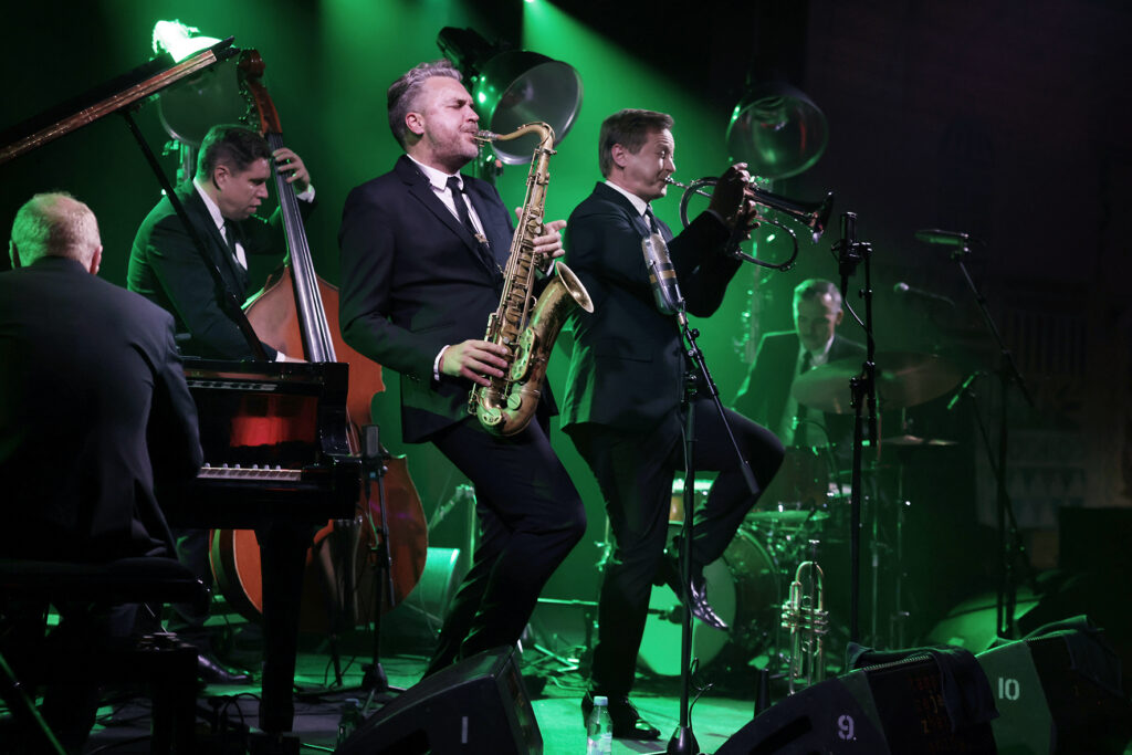 The Five Corners Quintet is performing on the stage.