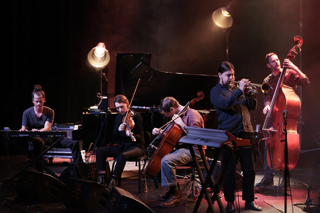 Goran Kajfeš Tropiques is performing on the stage.