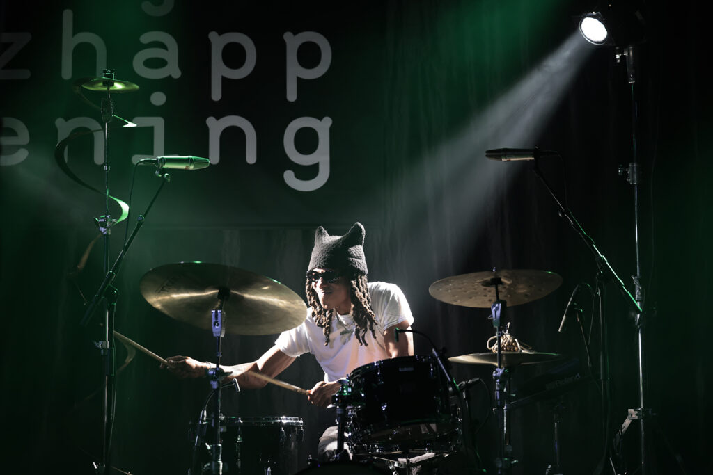 Tomoki Sanders is performing on the stage.