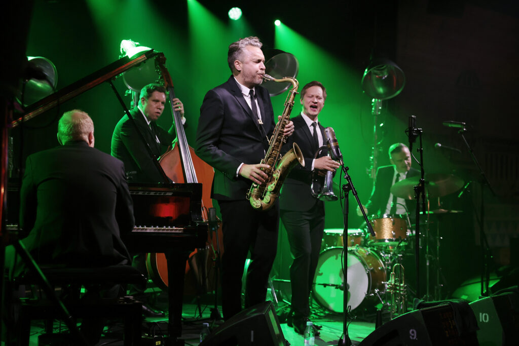 The Five Corners Quintet is performing on the stage.