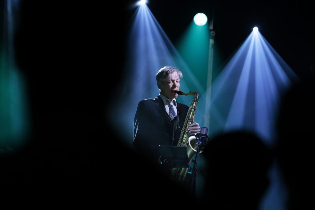 Daniel Erdmann is playing the sax.