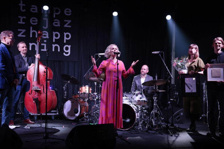 Aili Ikonen on the stage with her band.