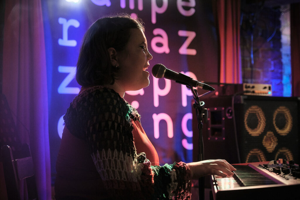 Helmi Antila is playing the piano and singing.