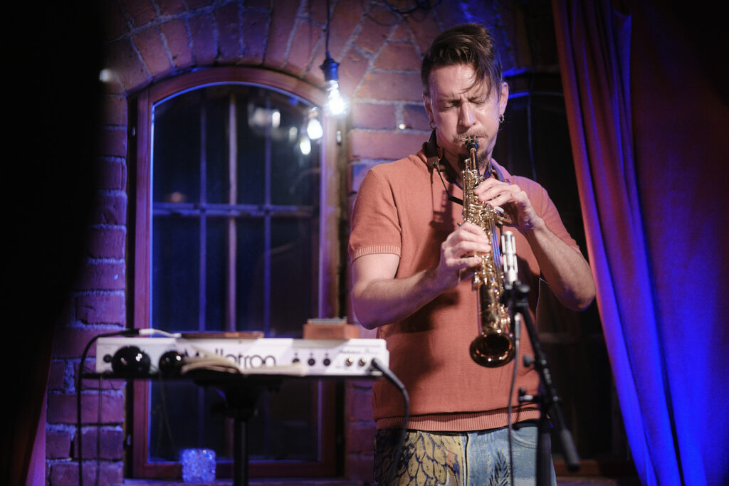 Pauli Lyytinen is performing on the stage.