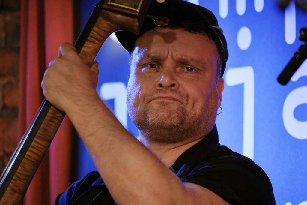 Lauri Kallion yhtye is performing on the stage.