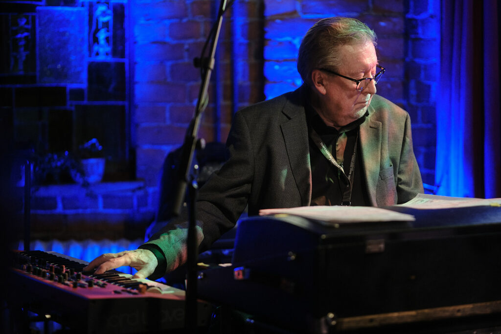 Olli Ahvenlahti New Quintet is performing on the stage.