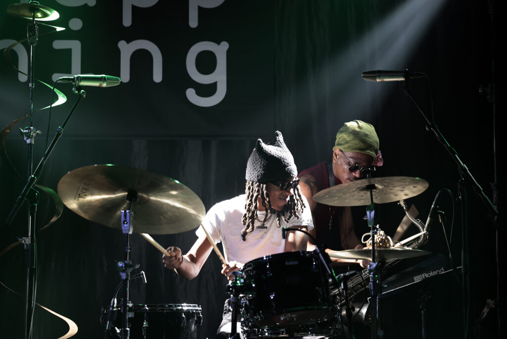 Tomoki Sanders is performing on the stage.