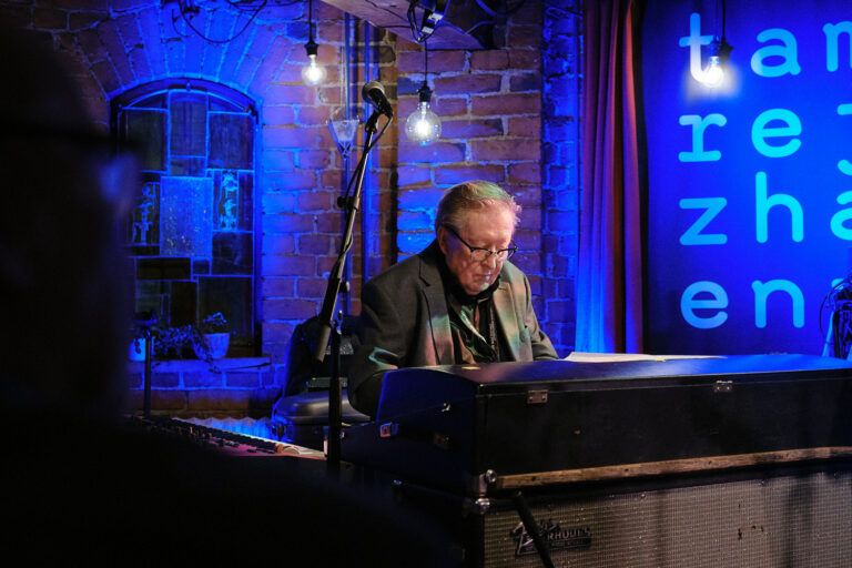 Olli Ahvenlahti New Quintet is performing on the stage.