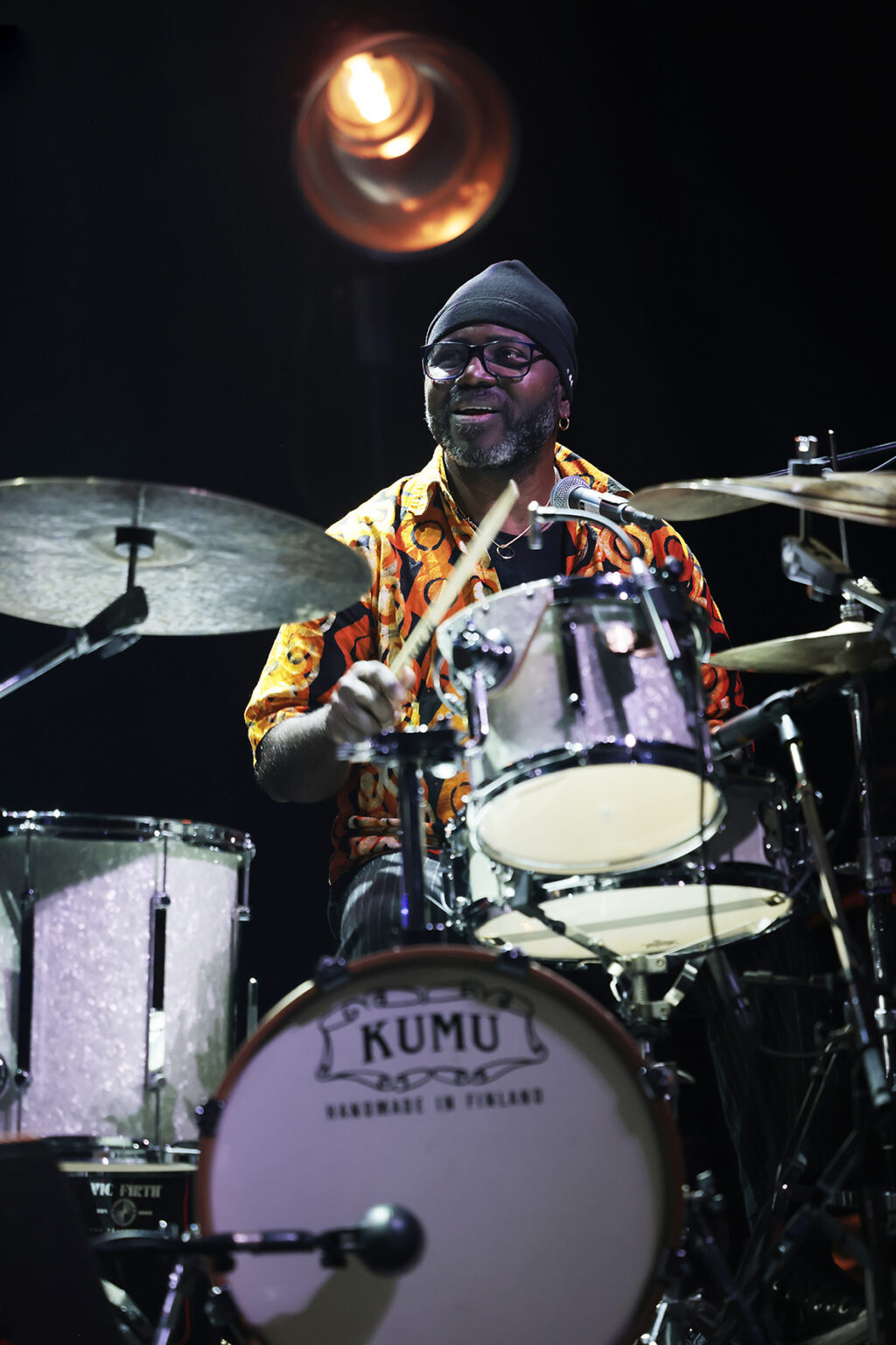 Trio Raulin, Bekkas, Biayenda is performing on the stage.