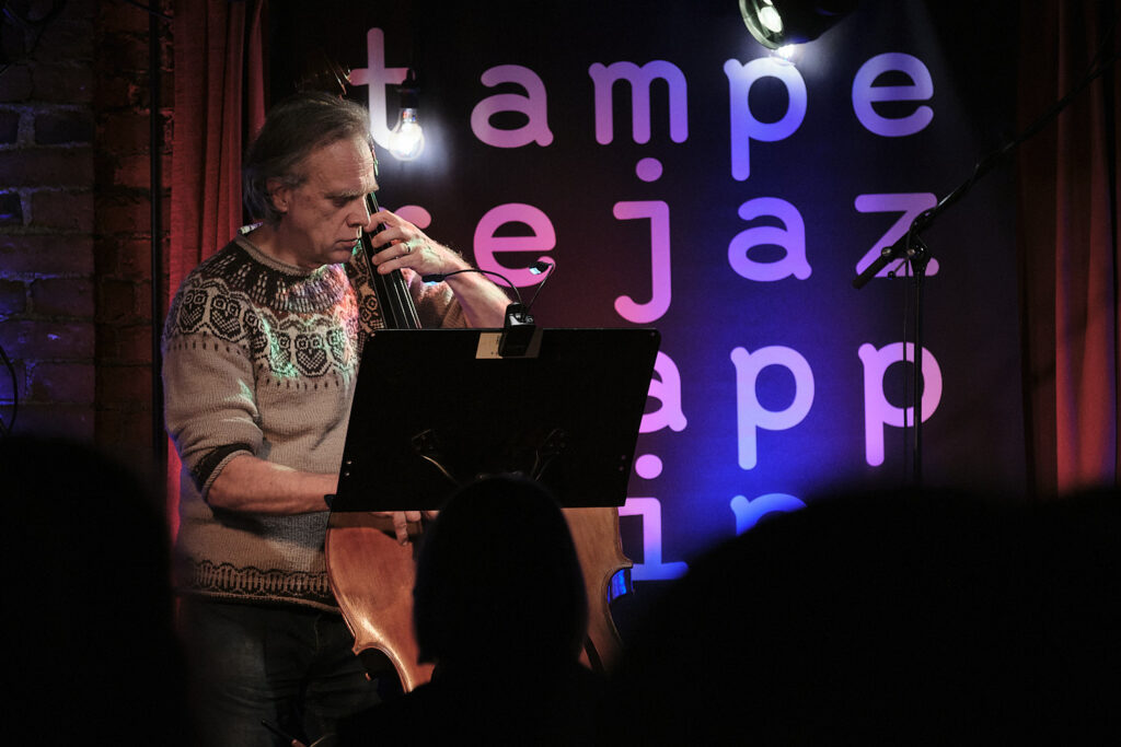 Uffe Krokfors is playing the double bass.