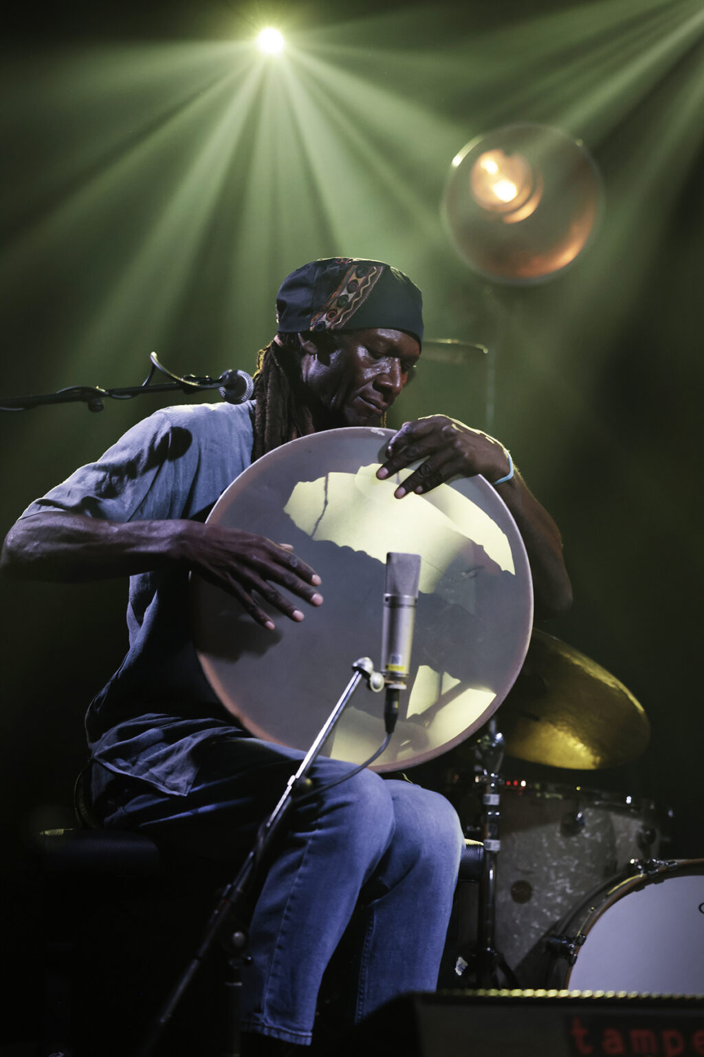 Hamid Drake, Kalle Kalima & Conny Bauer are performing on the stage.
