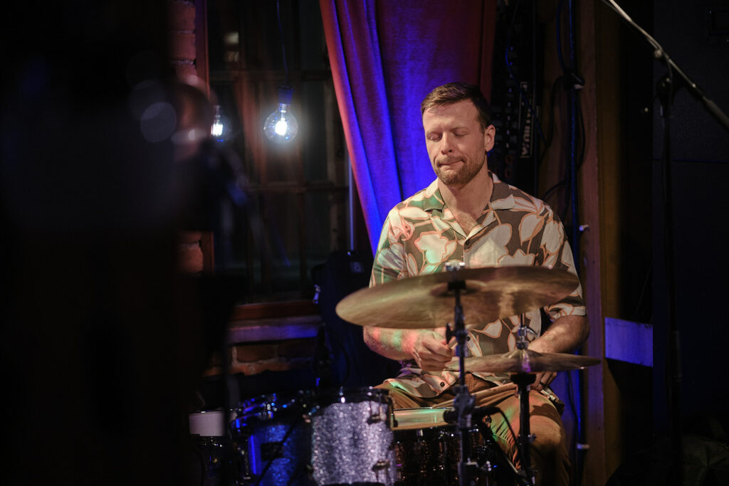 Olli Ahvenlahti New Quintet is performing on the stage.