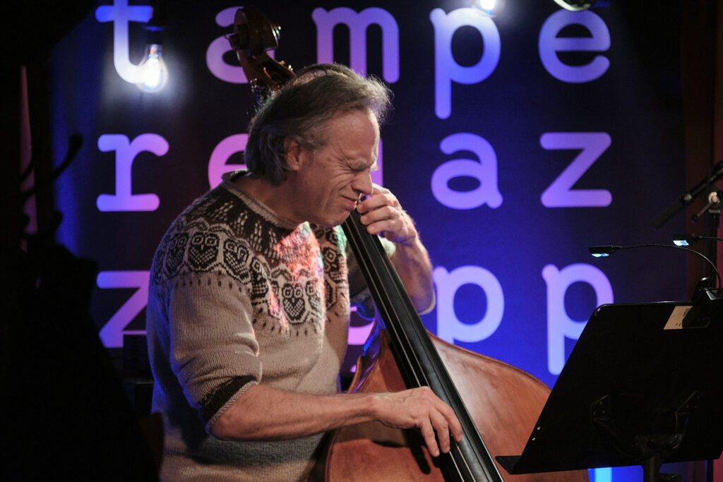 Uffe Krokfors is playing the bass.