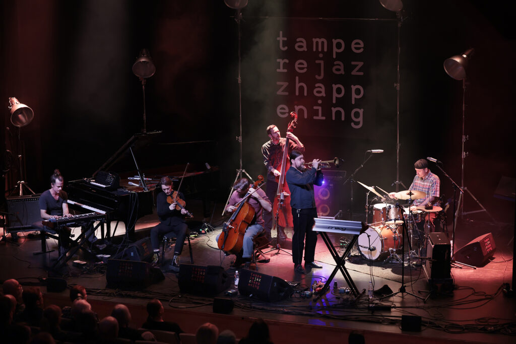 Goran Kajfeš Tropiques is performing on the stage.