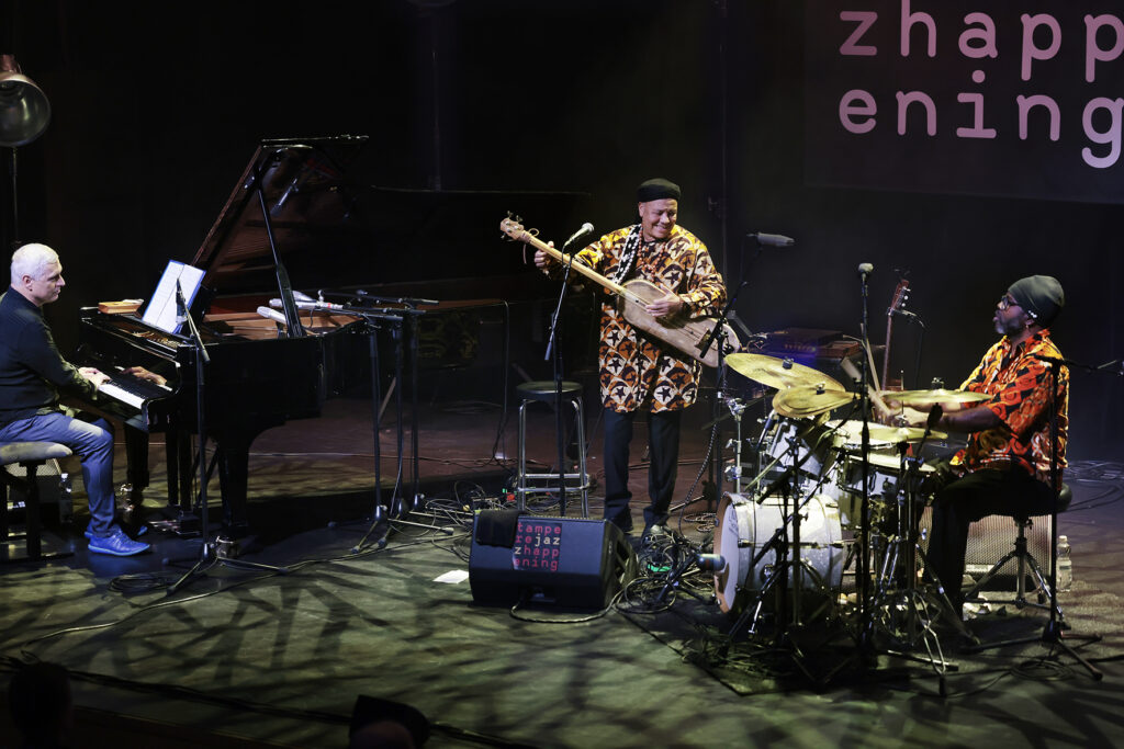 Trio Raulin, Bekkas, Biayenda is performing on the stage.