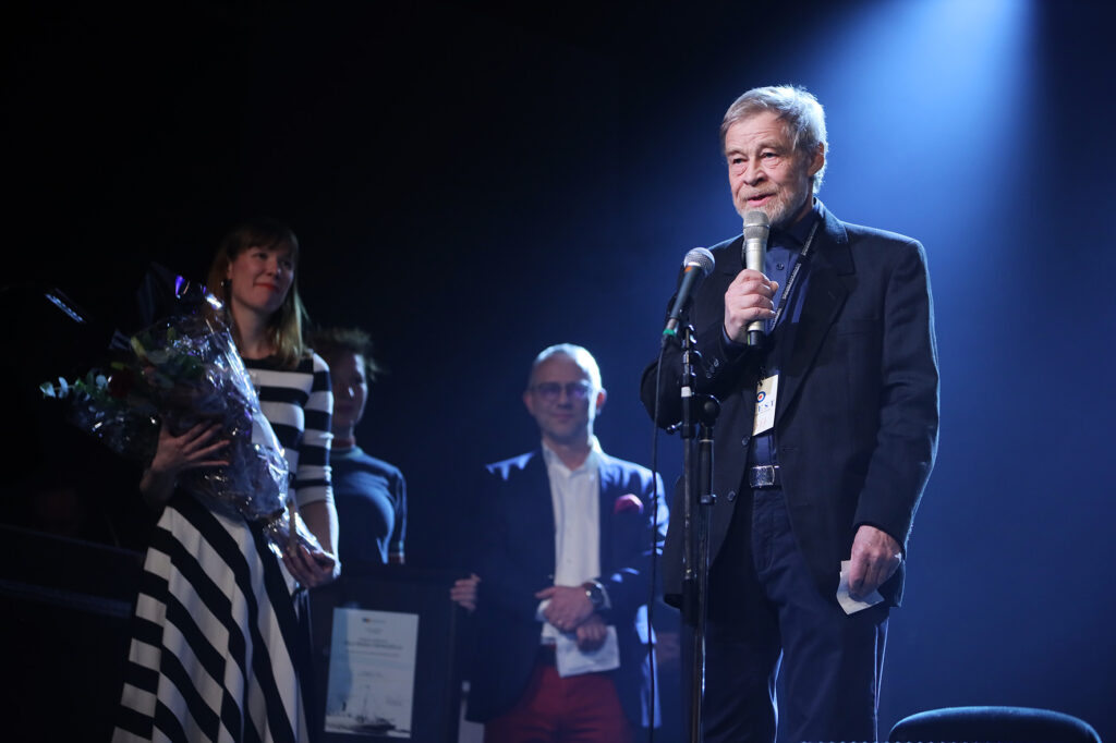 Veli-Pekka Heinonen vastaanottaa Andania-palkintoa.