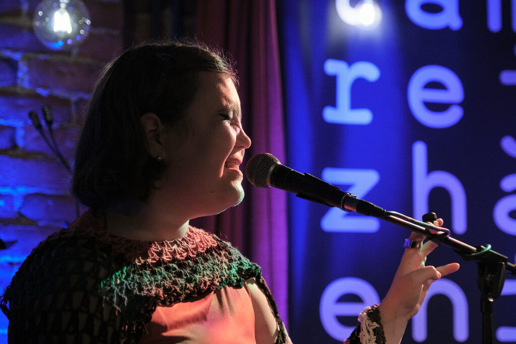 Helmi Antila is singing.